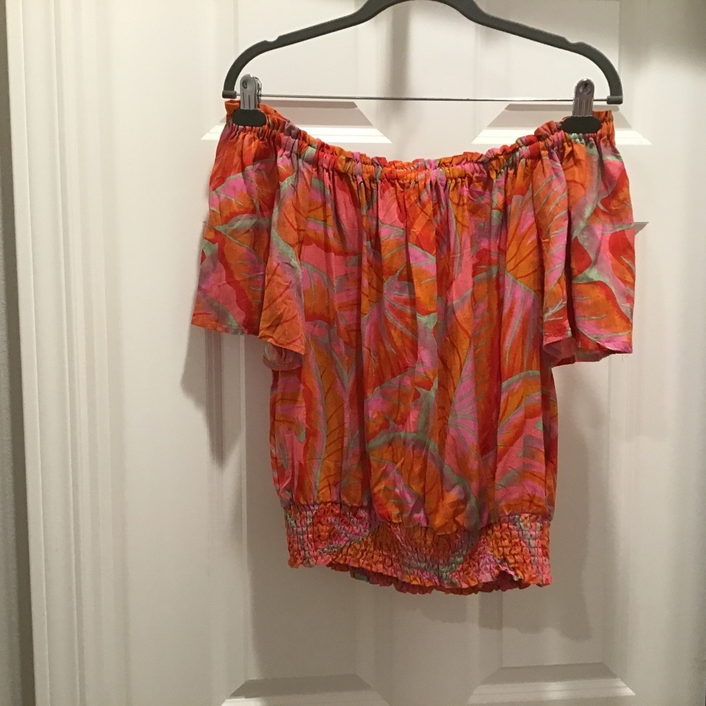 Pull Over Top Topical Print Size M NWT